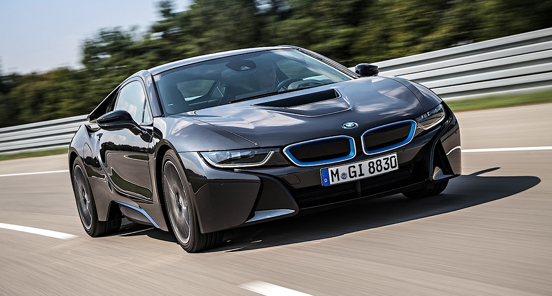 ب ام و i8 2015